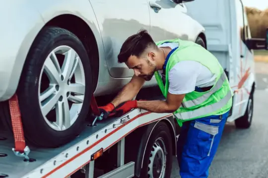 Why Is Professional Assistance Important in Emergency Towing?